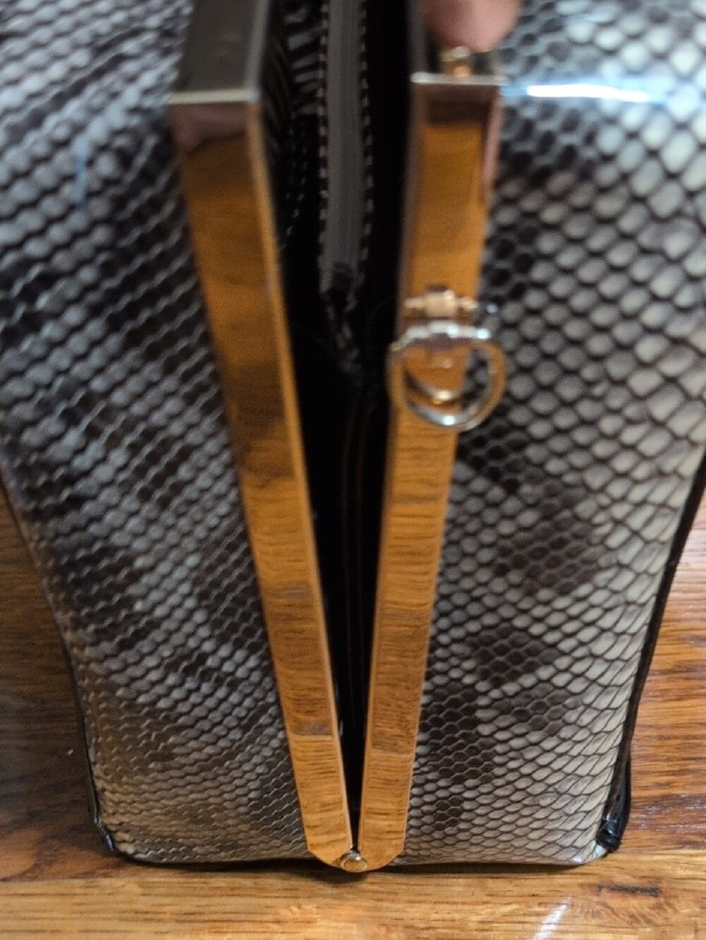 REDUCED AGAIN! UNIQUE Black/Beige Snake-Effect Top-Handle, Metal Frame GORGEOUS! - Picture 10 of 11